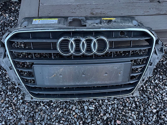 Audi etusäleikkö maski 2015 A3 8v sedan