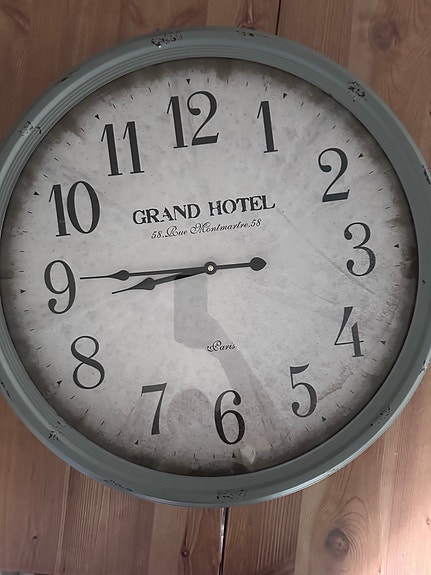 Anttila Grand Hotel seinäkello