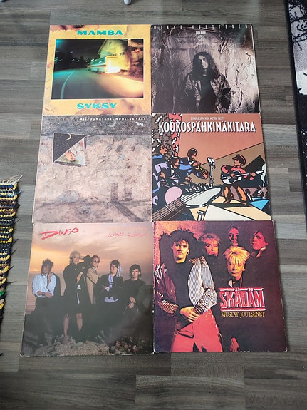 Suomi-iskelmä ja rock LP-levyjä kokoelma