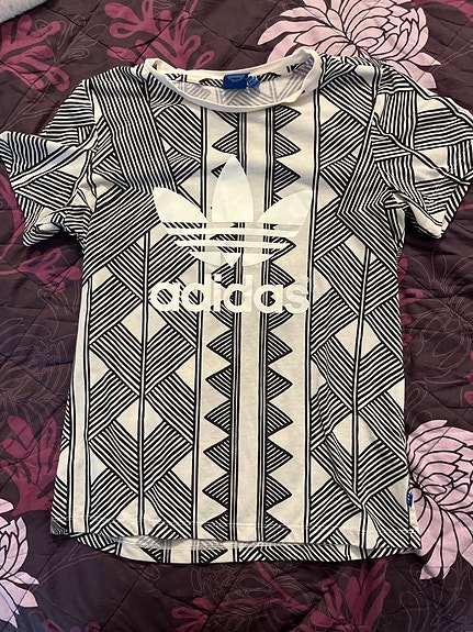 Adidas t-paita