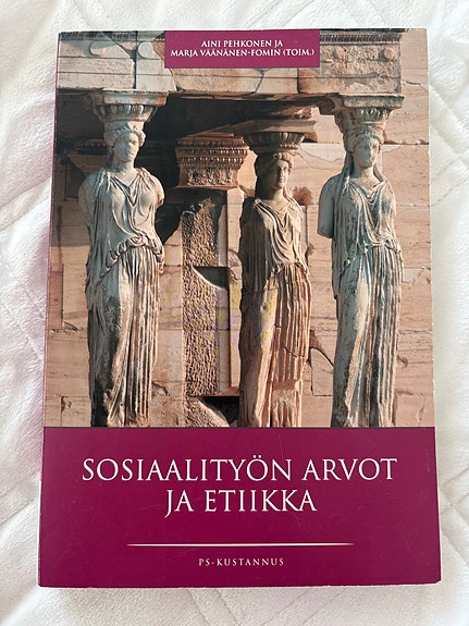 Sosiaalityön arvot ja etiikka -kirja