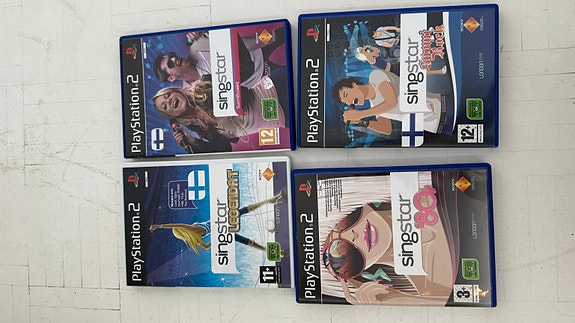 PlayStation 2 SingStar pelipaketti + mikrofonit