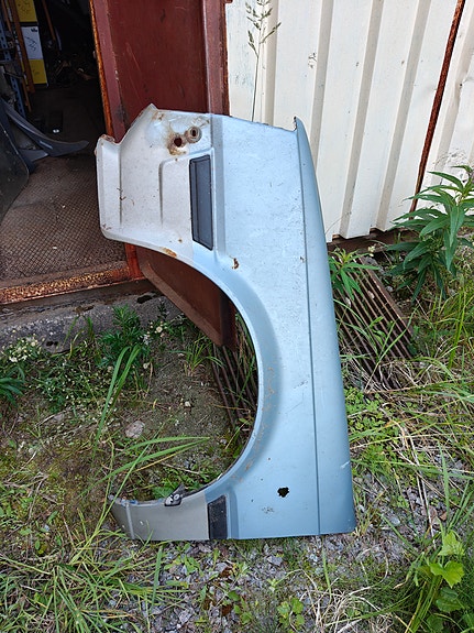 Nissan Sunny etulokasuoja