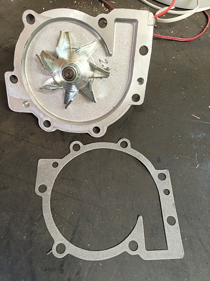 Volvo vesipumppu 2.5 20v koneeseen