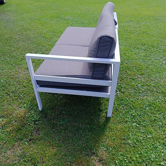 Parvekkeelle sohva