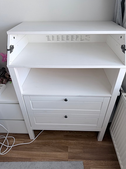 IKEA SUNDVIK valkoinen lastensänkylipasto / hoitotaso laatikoilla