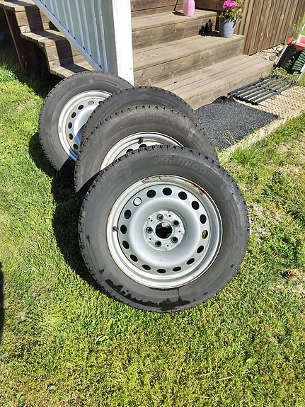 Pakettiauton kitkarenkaat vanteilla 5x112