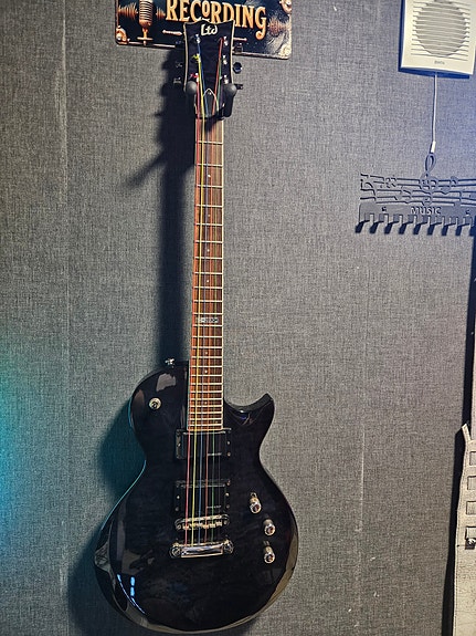 Ltd EC-200QM kitara ja Fender G-DEC 30 vahvistin