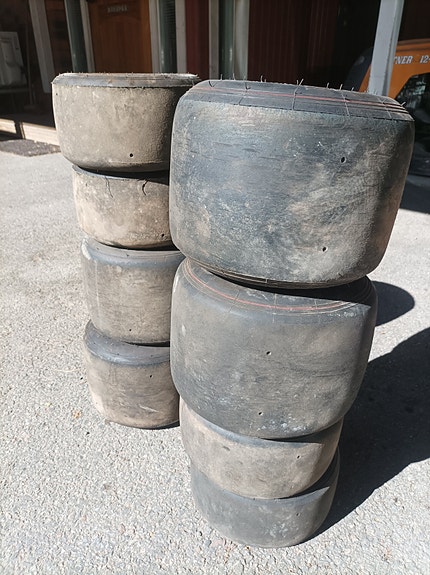 Kartin auton renkaat x 2