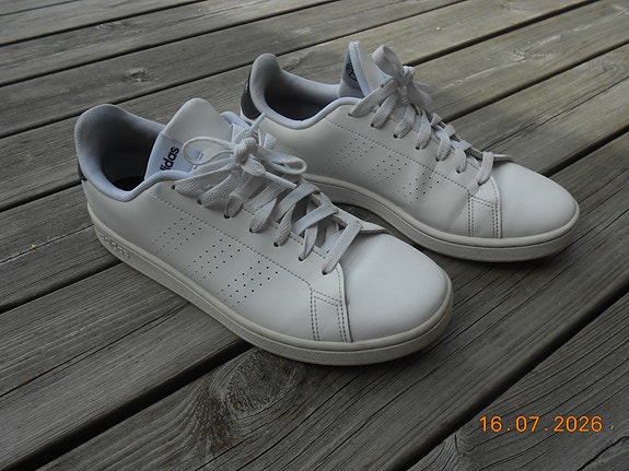 Adidas lenkkarit koko 42