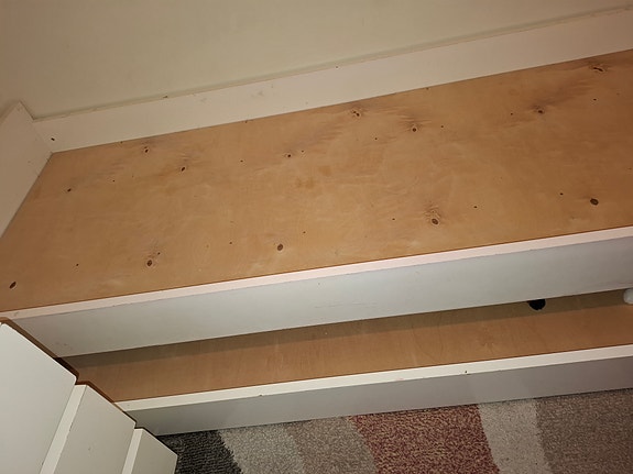 Muurame yhden hengen sänky valkoinen