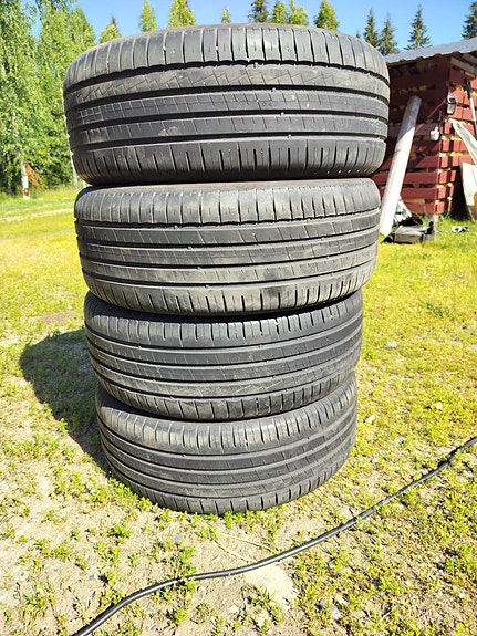 205/55-16 Nokian hakka