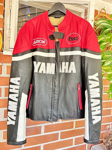 Yamaha nahkatakki koko 56 punainen/musta