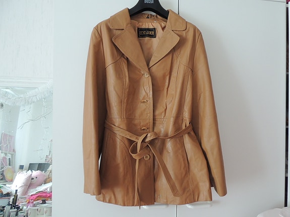 Vintage nahkatakki ruskea koko 44 mutta vastaa M kokoa kainalo-kainalo 50 cm