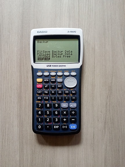 Casio fx-9860G USB Power Graphic -funktiolaskin