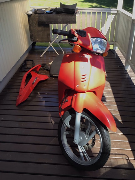 Honda SH 50 skootteri punainen