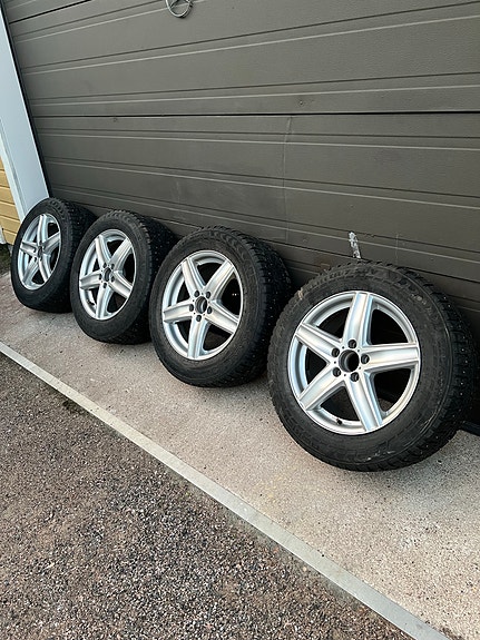 225/60R17 Talvipyörät