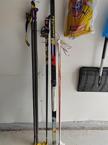 Salomon Atomic Fischer maastohiihtosukset siteillä