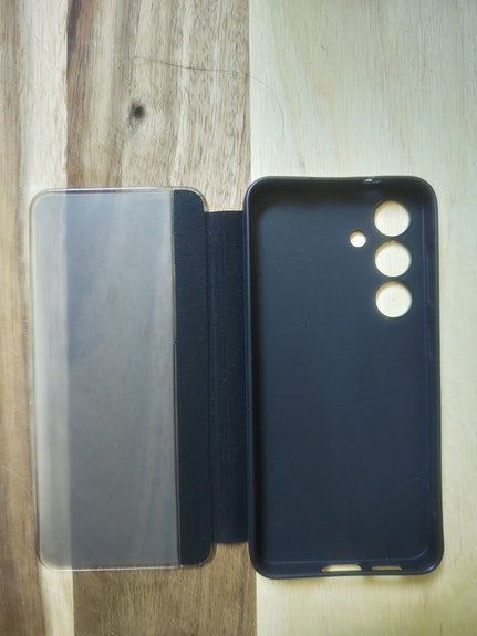 Samsung Galaxy S24 suojakotelo / lompakkokotelo – uudenveroinen – 6 €