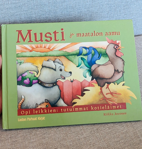 Musti ja maatilan aamu, lastenkirja