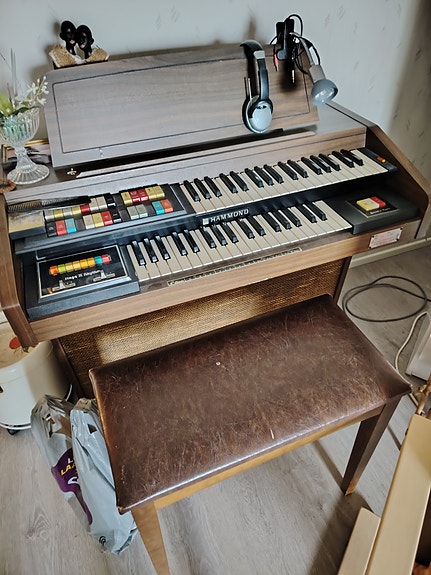 Hammond soitin+ istuin
