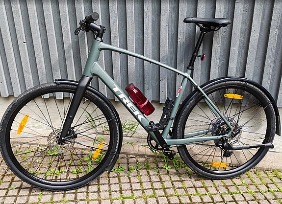 Trek FX Sport AL 3 hybridipyörä
