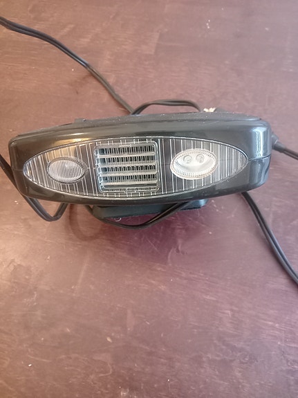 12V auton lämmitin ja tuuletin tupakansytytinliitännällä