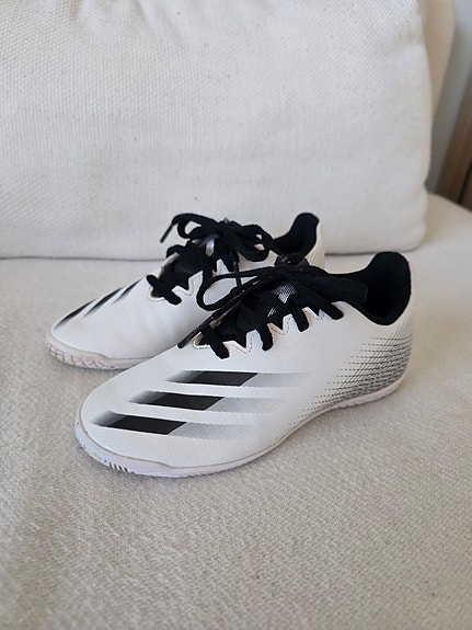Adidas sisäpelikengät 31