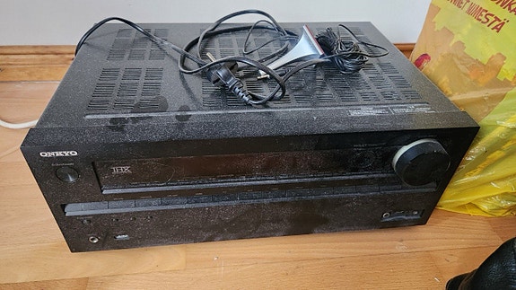 Onkyo TX NR 609 vahvistin