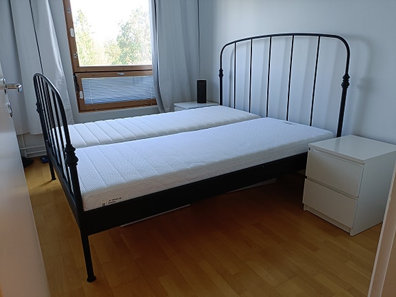 Annetaan Ikean sängynrunko ja patjat