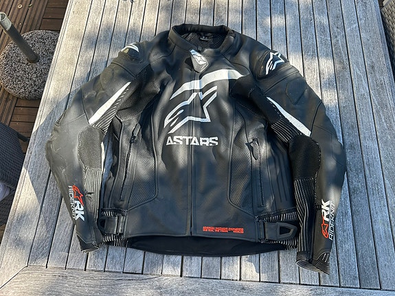 Alpinestars GP Plus R v4  nahkainen ajotakki