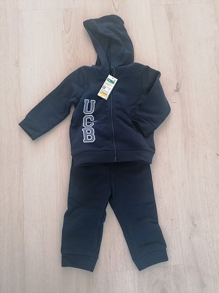 Benetton collegeasu 74