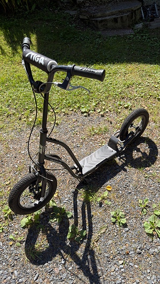 Stiga potkulauta käsijarruilla musta