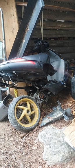 aprilia 2003 nestejäähdytteisen skootterin osia