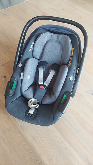 Maxi-Cosi turvakaukalo ja adapterit