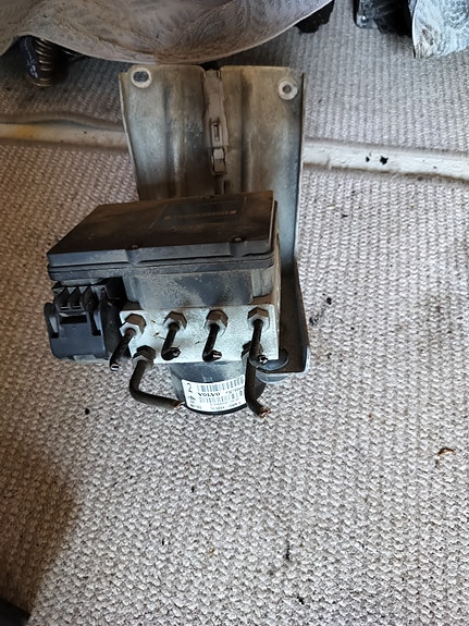 Volvo abs pumppu ja boxi.