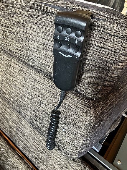 Moottoroitu sänky 90+90cm leveä