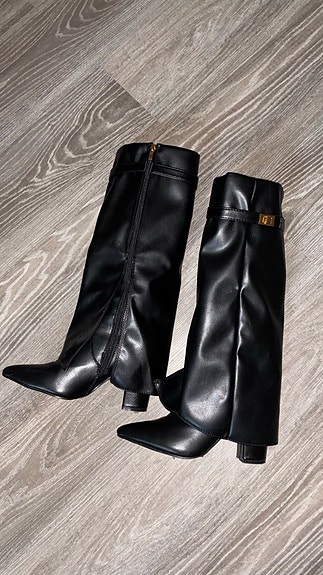 Mustat tyylikkäät saappaat 🖤 36- Koko