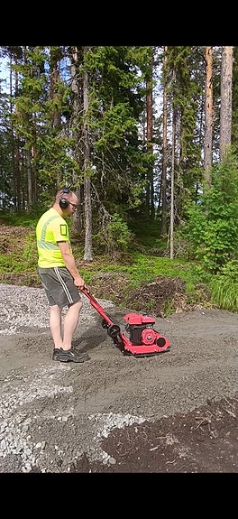 Vuokrataan tärylätkä/maantiivistäjä 50 kg