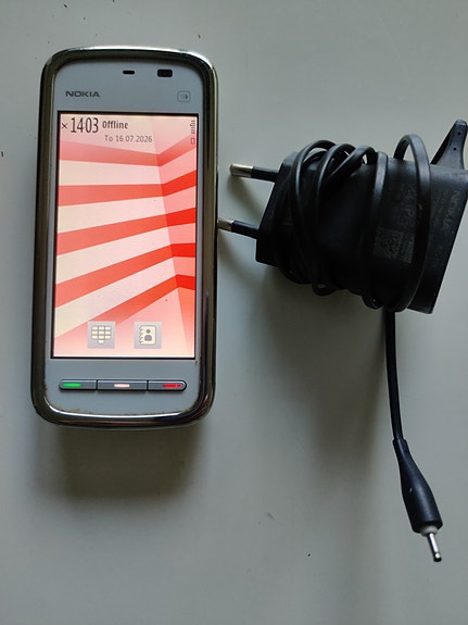 Nokia 5230 +laturi