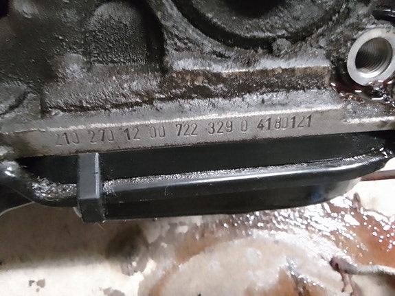 Mercedes-Benz automaattivaihteisto sisältää turbiinin varaosiksi/korjattavaksi.