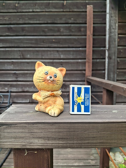 Pieni kissa koriste esine