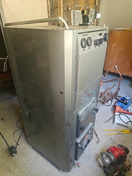 Jäspi ECO-17 LUX öljykattila, 1500l säiliö ja Oilon Junior poltin.