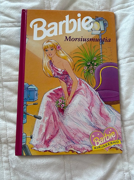 Barbie Morsiusmuotia kirja