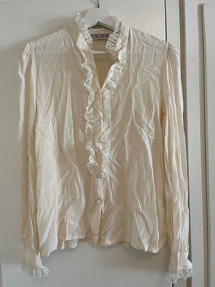 Escada vintage-silkkipaita pitsikoristeilla S/M