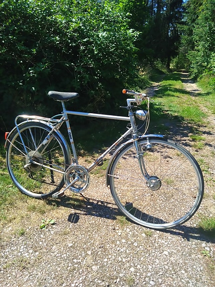 DBS Touring pyörä