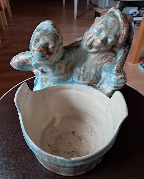 Kupittaan saven Matti ja Maija siniharmaa