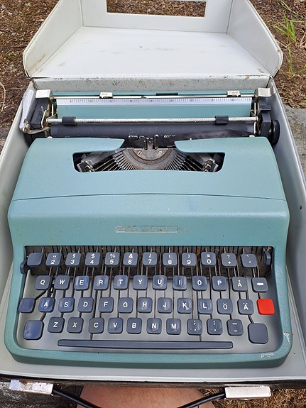 Olivetti Lettera 32 kirjoituskone