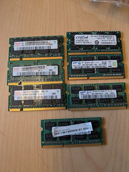 "Kannettavan muisteja erä (DDR1, DDR2, DDR3