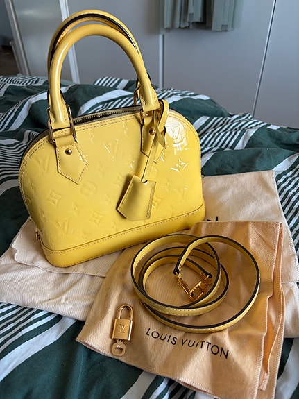 Louis Vuitton Alma BB Vernis nahkalaukku keltainen